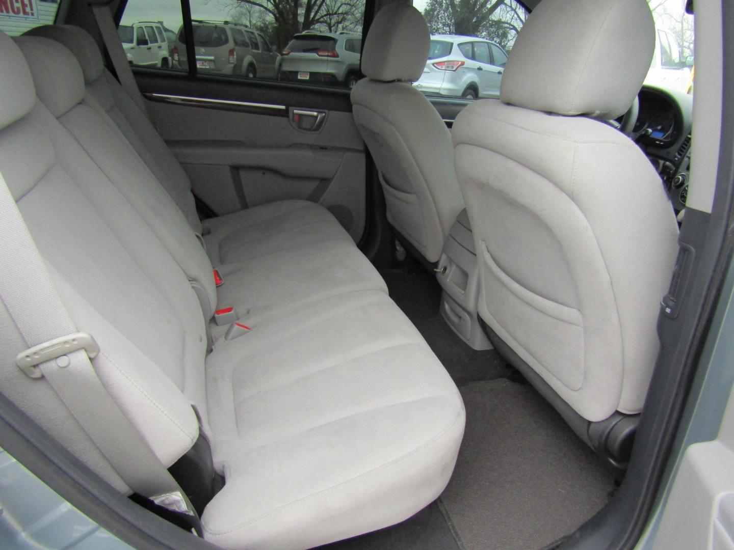 2009 Silver Hyundai Santa Fe GLS (5NMSG13D99H) with an 2.7L V6 DOHC 24V engine, Automatic transmission, located at 15016 S Hwy 231, Midland City, AL, 36350, (334) 983-3001, 31.306210, -85.495277 - Photo#8